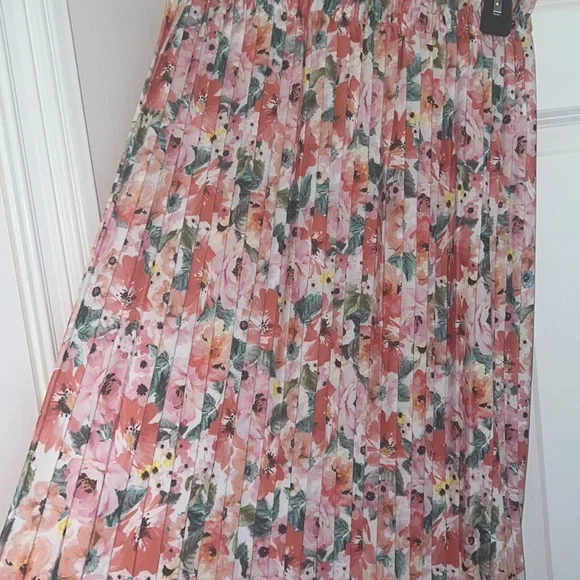 Floral maxi crinkle skirt - Picture 2 of 7